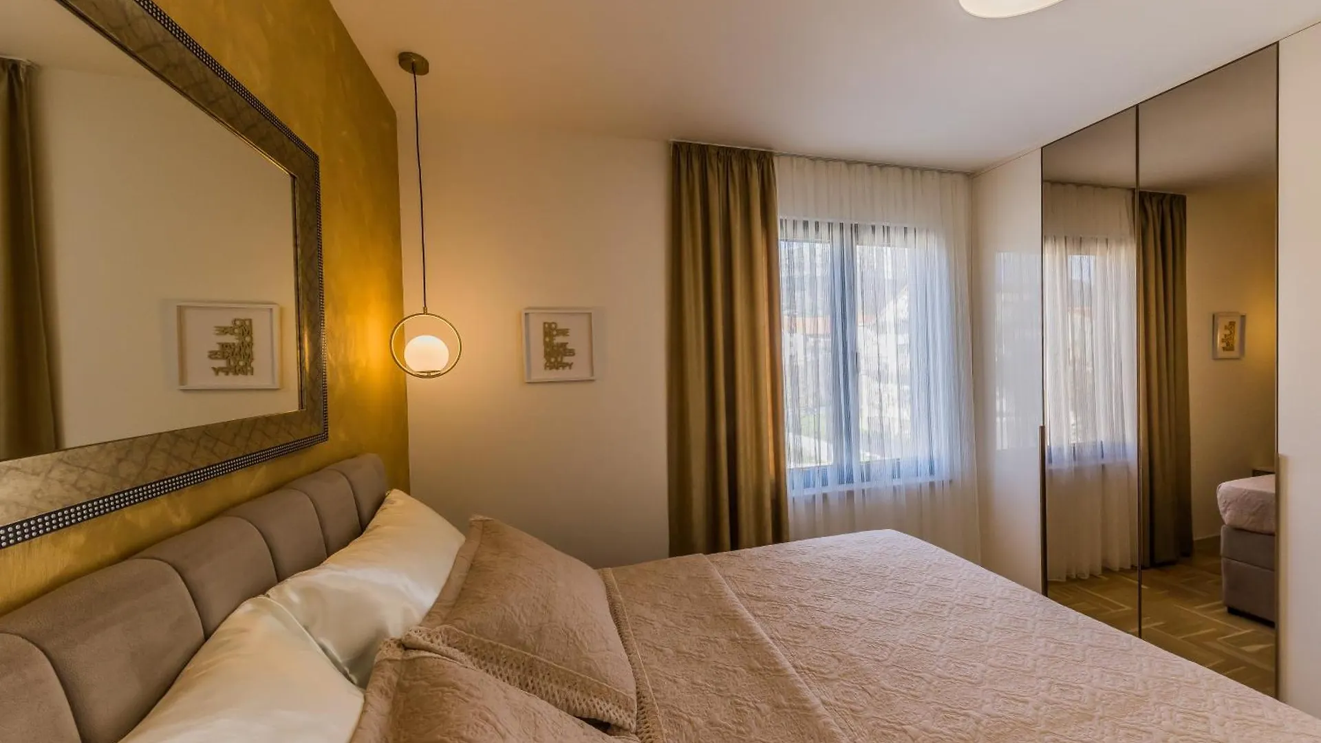 Apartments K-Residence Kastela 0*,  Croatia